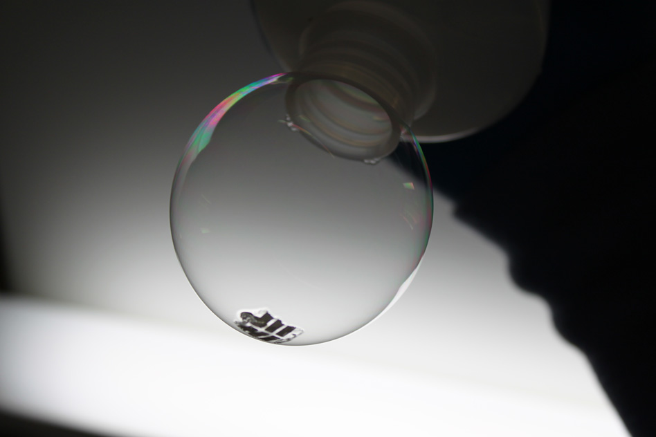 thinnest and lightest solar cell soap bubble mit