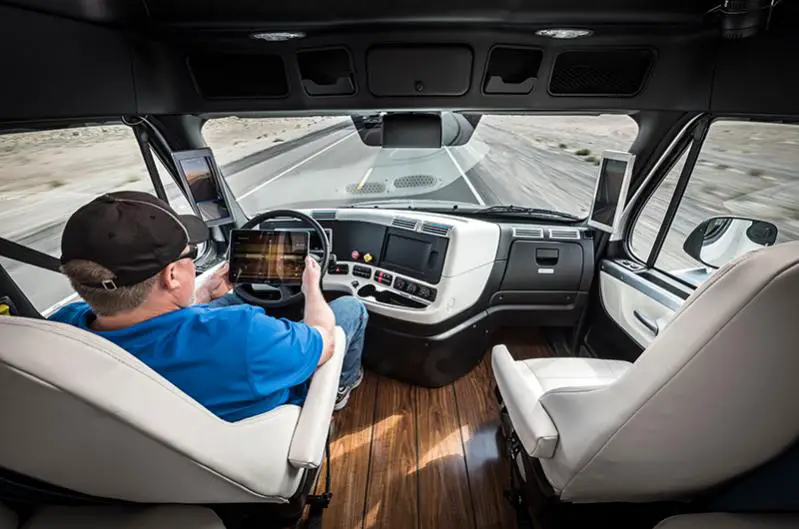 highway pilot technology freightliner inspiration truck autonomous 2015