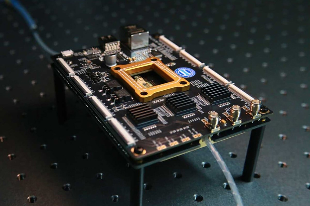 optical chip achieves 100 way parallel processing