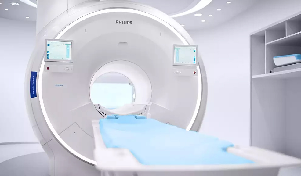 Philips MRI scanner with AI assisted imaging